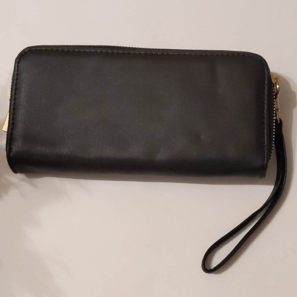 Wristlet Black has compartments With Gold tone